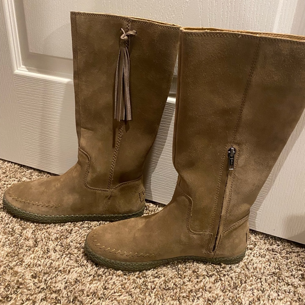 UGG Kelley boots
